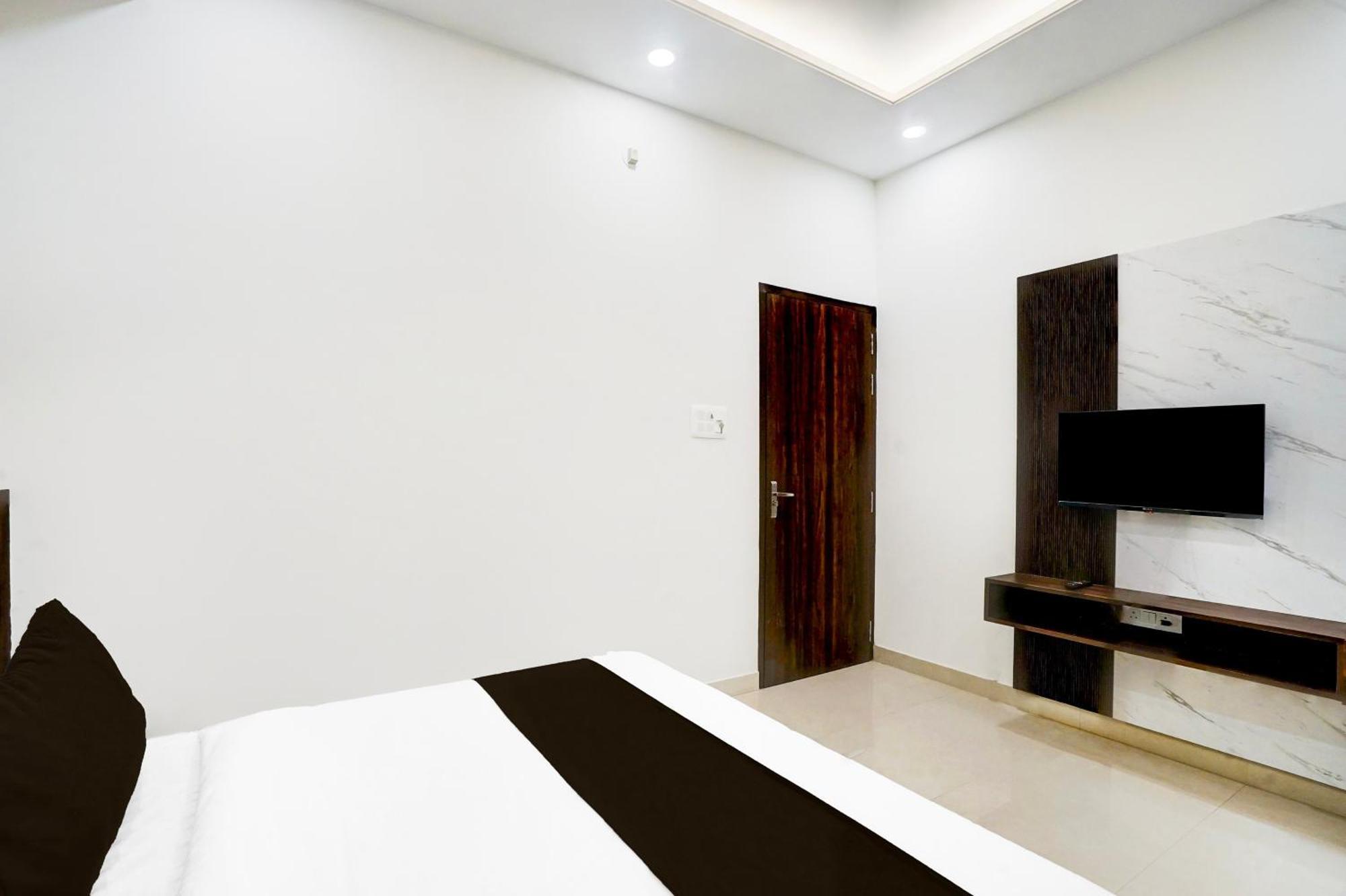 Collection O Golden Sapphire Hotel Jaipur Bagian luar foto