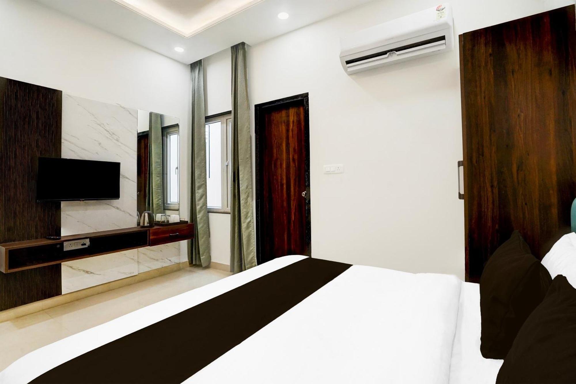Collection O Golden Sapphire Hotel Jaipur Bagian luar foto