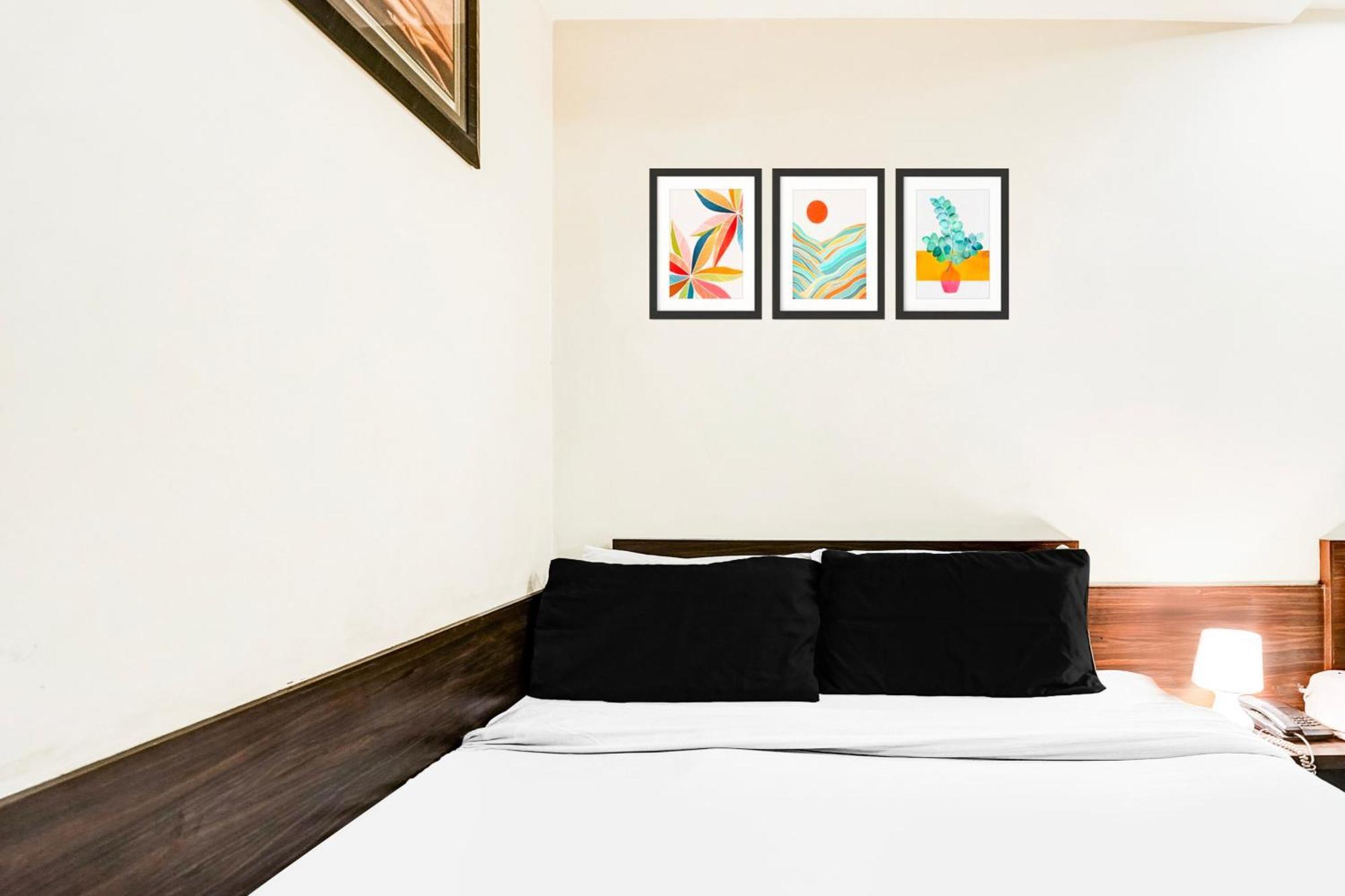 Collection O Golden Sapphire Hotel Jaipur Bagian luar foto