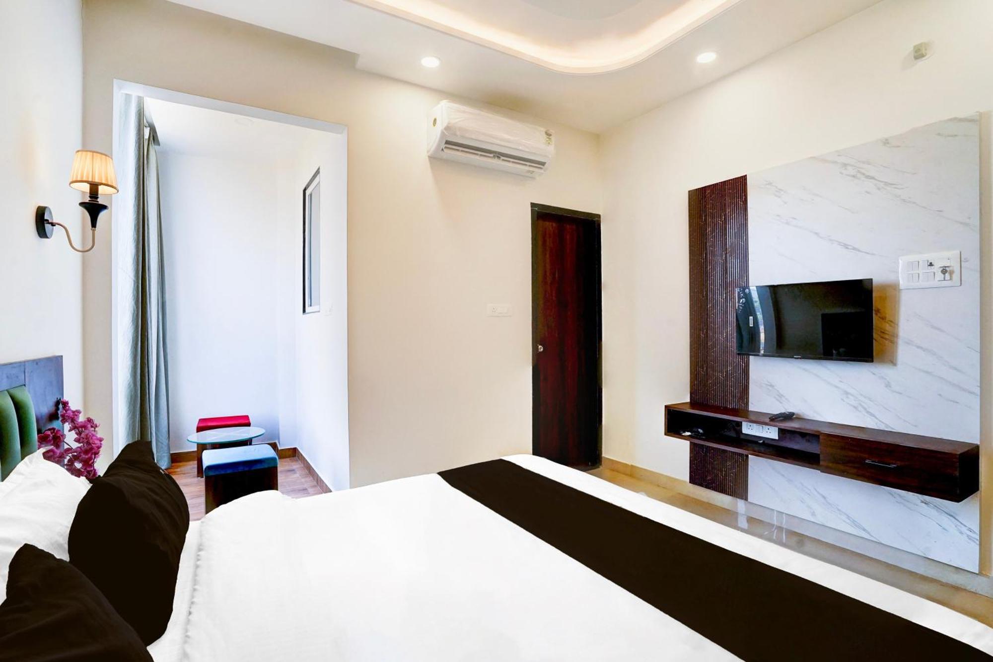 Collection O Golden Sapphire Hotel Jaipur Bagian luar foto