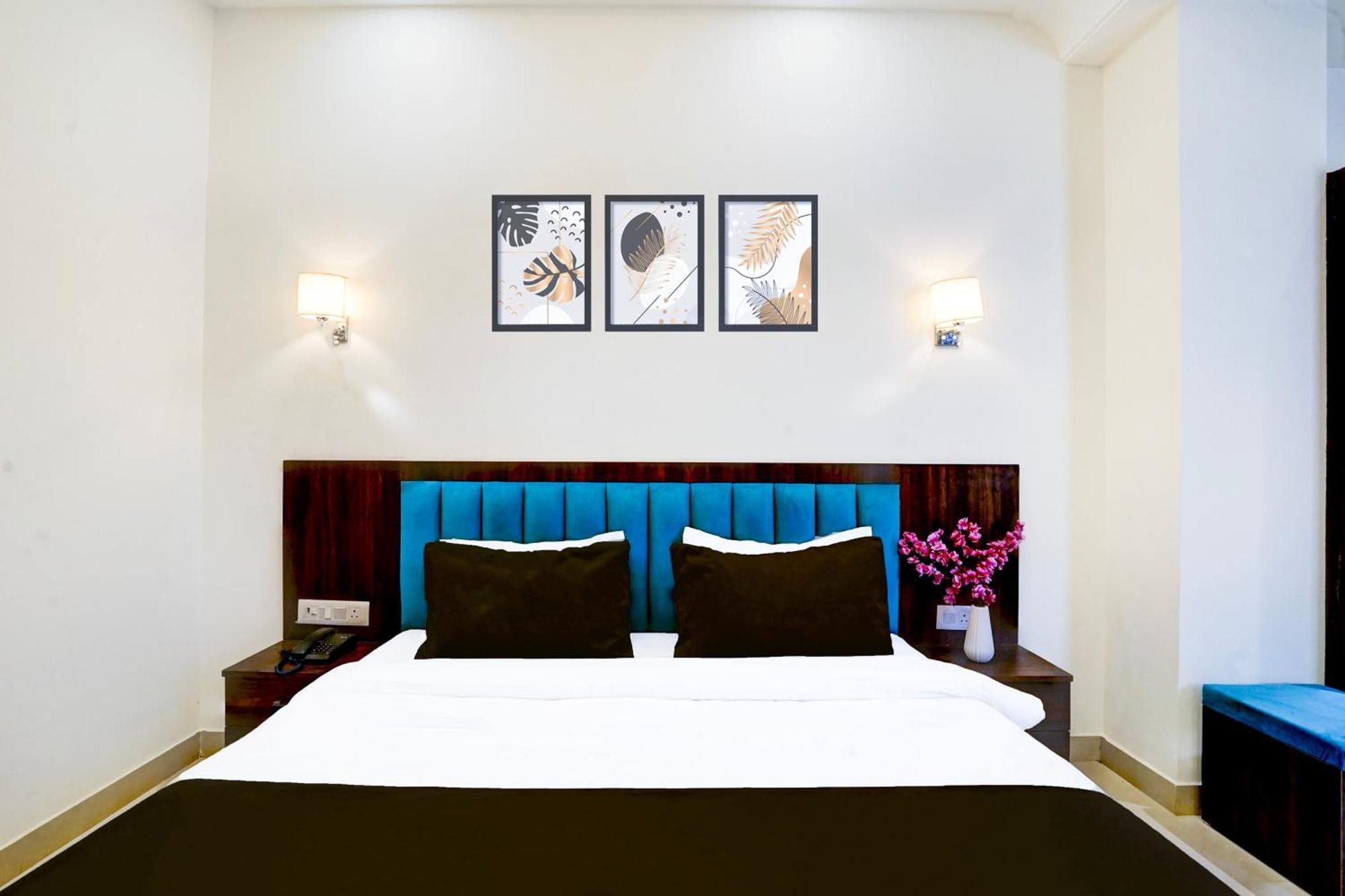 Collection O Golden Sapphire Hotel Jaipur Bagian luar foto