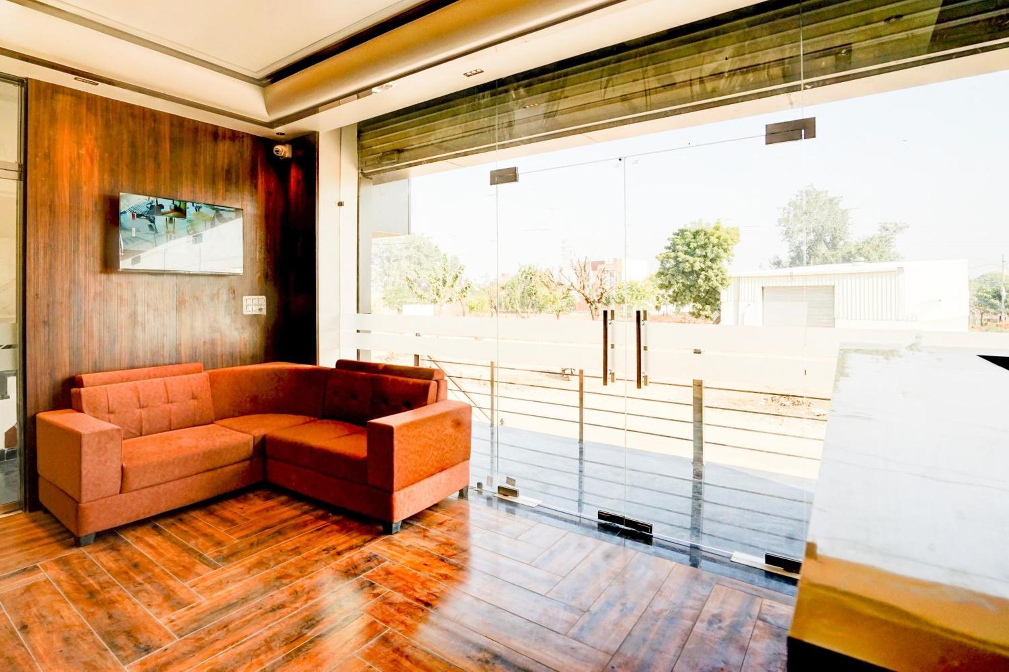 Collection O Golden Sapphire Hotel Jaipur Bagian luar foto